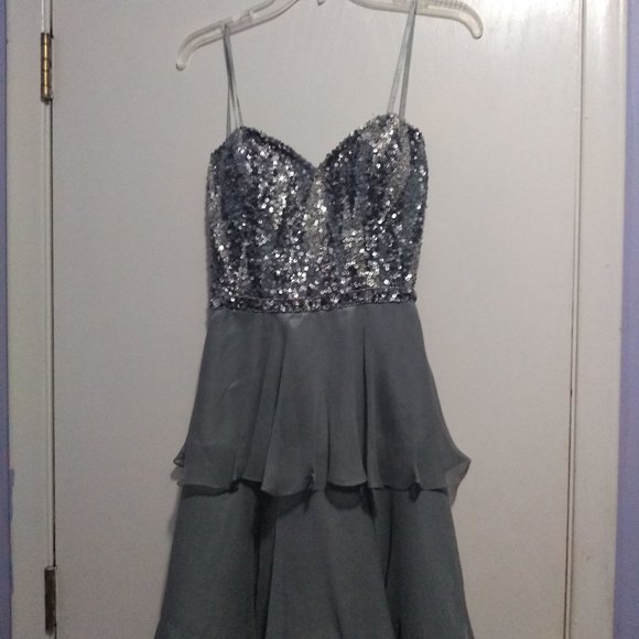 Size 4 Silver Homecoing\Party Dress - Picture 1 of 5